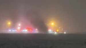 అమెరికాలో రన్‌వేపై బోల్తా పడ్డ విమానం