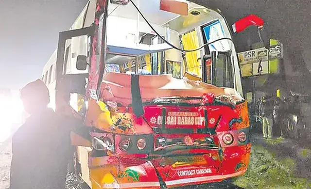 Rajahmundry Accident: బస్సు ప్రమాదం .. 26 మందికి గాయాలు?