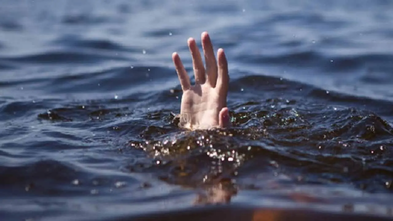 ఇసుకపల్లి సముద్రం లో గల్లంతైన విద్యార్థుల వివరాలు