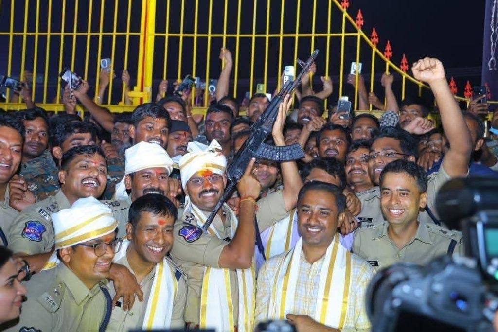 Medaram Jatara : గద్దెలపైకి తల్లులు వచ్చేటప్పుడు గన్ ఫైరింగ్ ఎందుకు చేస్తారు ?