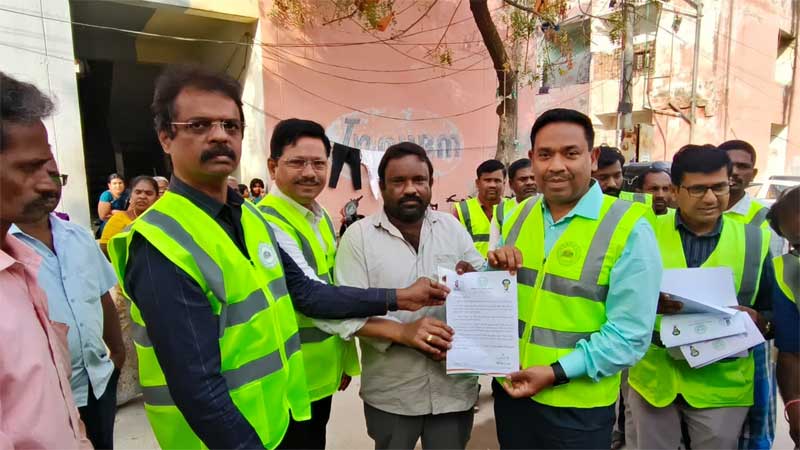 Gruha Jyothi : గ్రేటర్ లో విస్తృతంగా గృహజ్యోతి లేఖల పంపిణీ