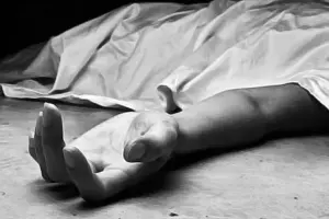 బావిలో పడి తండ్రి–కొడుకు మృతి