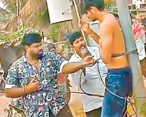 ప్రేమ పెళ్లి… యువకుడిని స్థంభానికి కట్టేసి కొట్టారు