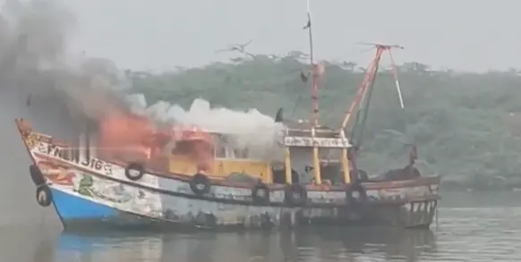 చేపల వేట బోటులో అగ్ని ప్రమాదం 