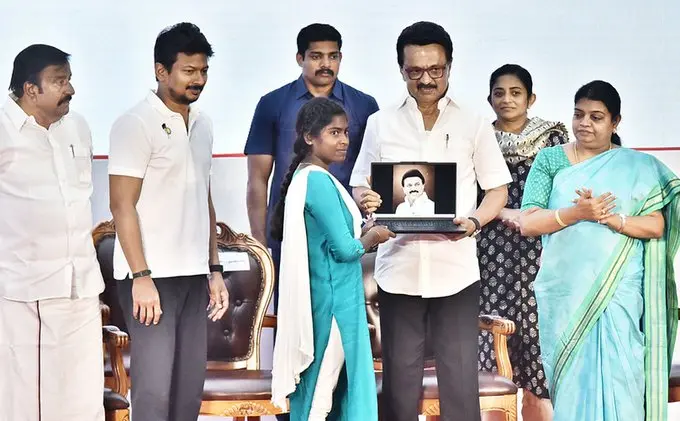 MK Stalin: తమిళనాడులో 10 లక్షల మందికి ఫ్రీ ల్యాప్‌టాప్‌లు