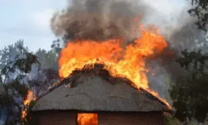 గుడిసెకు నిప్పంటుకొని వృద్ధుడు సజీవదహనం