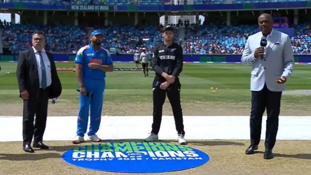 India vs New Zealand: టాస్ గెలిచి బౌలింగ్ ఎంచుకున్న భారత్