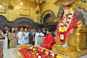 శిరిడిలో మంత్రి లోకేష్ దంపతులు