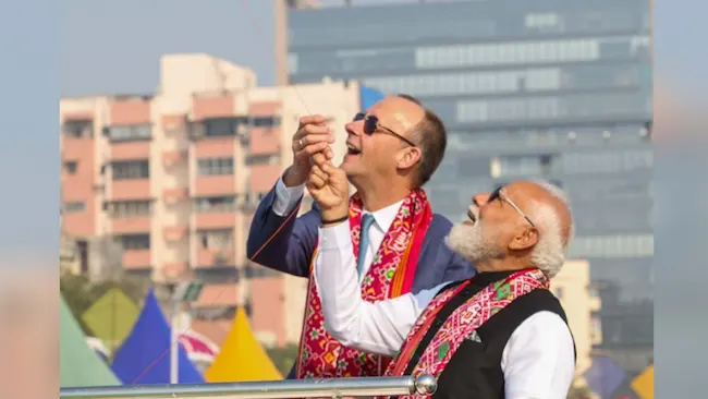 అంతర్జాతీయ కైట్ ఫెస్టివల్‌.. పతంగి ఎగురవేసిన ప్రధాని మోదీ