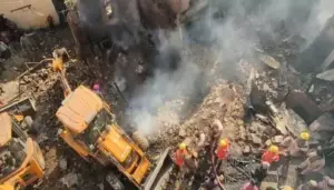 భారీ అగ్ని ప్రమాదం.. ఒకరు మృతి, 9 మంది గల్లంతు