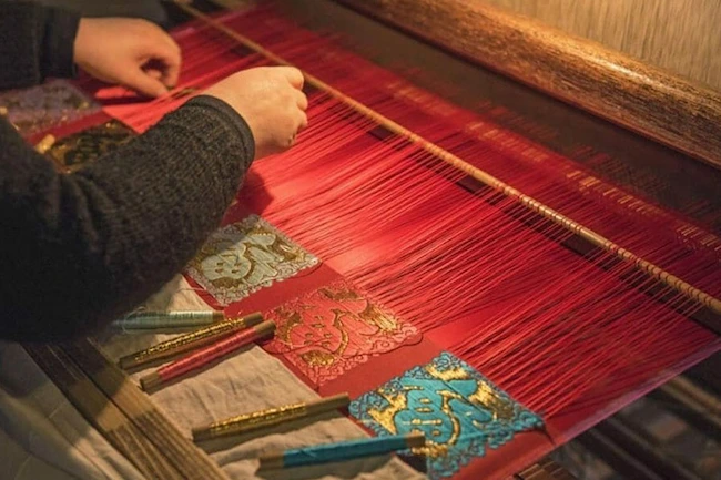 AP Handlooms: లేపాక్షిలో డిస్కౌంట్ అమ్మకాలుకళాకారుల ఉపాధి పెంపే లక్ష్యం