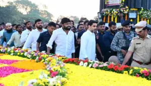 వర్థంతి సందర్భంగా ఘాట్ వద్ద ఘన నివాళులు