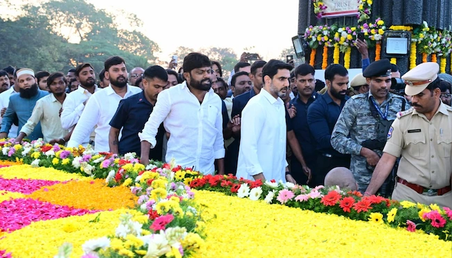 NTR: వర్థంతి సందర్భంగా ఘాట్ వద్ద ఘన నివాళులు