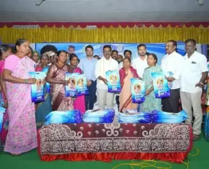 మున్సిపాలిటీల్లో ‘ఇందిరమ్మ చీర’ పంపిణీ ప్రారంభం