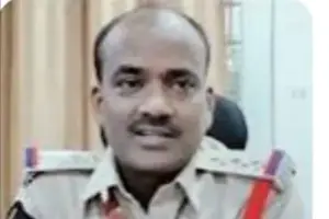 కుక్క అడ్డుపడడంతో రైల్వే ఉద్యోగి మృతి