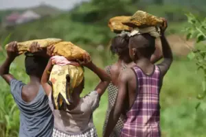 ‘సంక్షేమా’నికి దూరంగా గ్రామీణ పేదలు