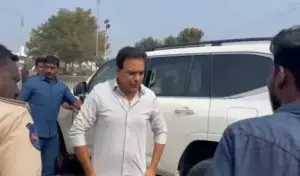 కేటీఆర్ వాహనాన్ని తనిఖీ చేసిన ఎన్నికల అధికారులు