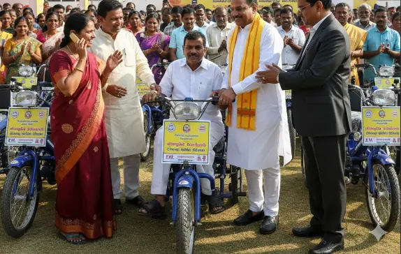 AP Govt: దివ్యాంగులకు గుడ్ న్యూస్.. రూ.12 కోట్లు విడుదల