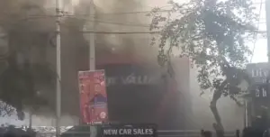 అల్వాల్‌లో కార్ల షోరూంలో భారీ అగ్నిప్రమాదం