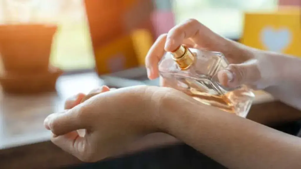 Beauty tips: Tips to make perfume scent last longer!