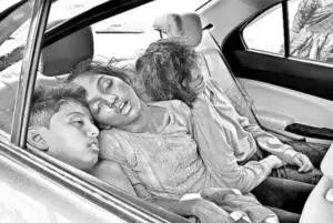 నీటిలో మునిగి ముగ్గురు చిన్నారులు మృతి