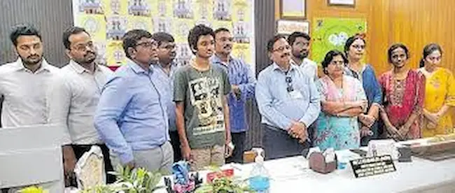 Guntur: ప్రాణాల మీదకు స్నేహితుల సరదా..పెన్ను మింగిన వైనం