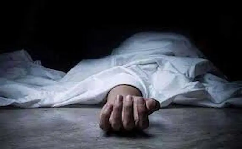 Nirmal: చెట్టుకు ఉరేసుకుని ఓ యువకుడు అనుమానాస్పద మృతి