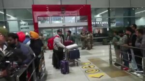 స్వదేశానికి చేరుకున్న భారతీయులు