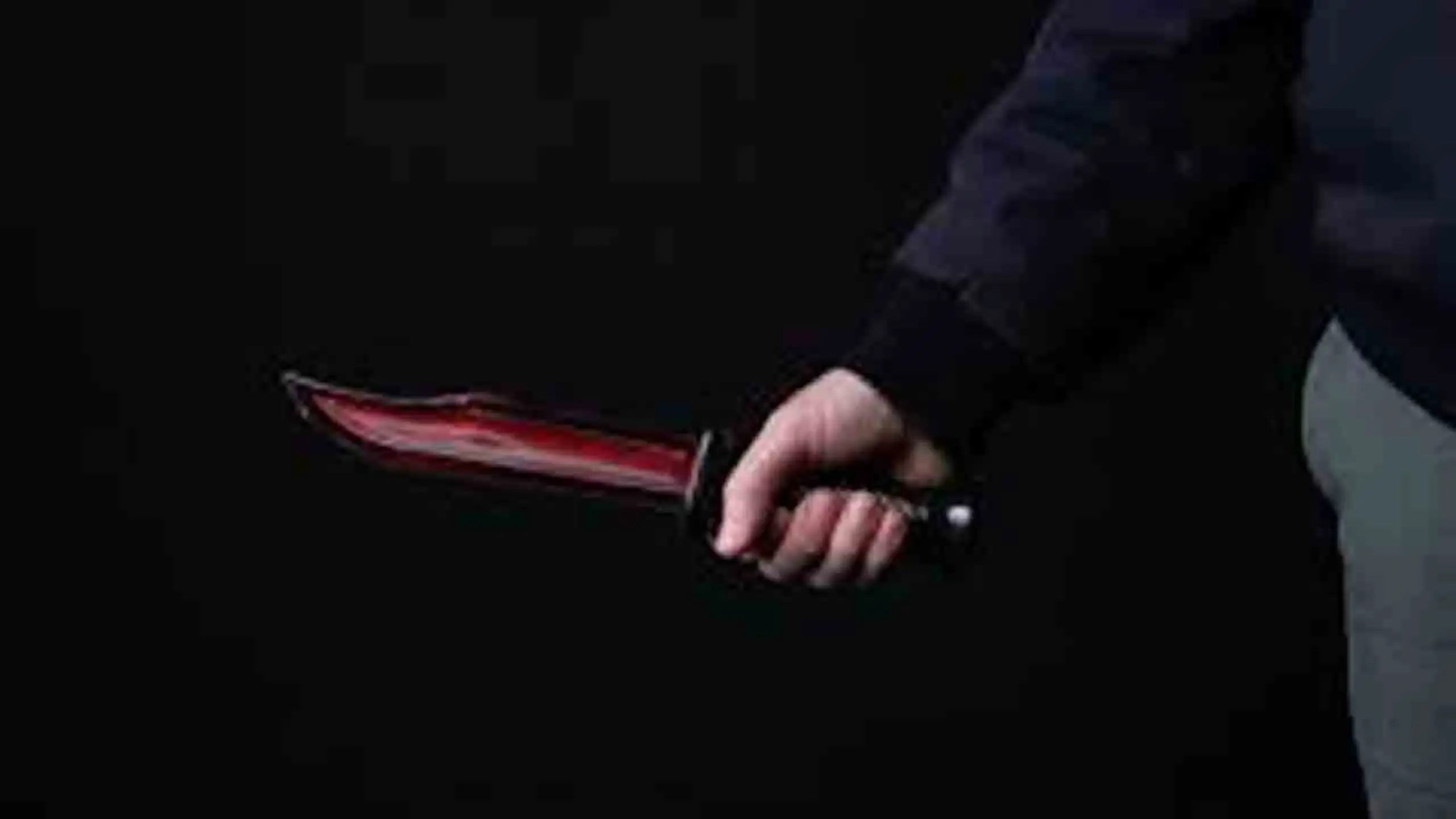 యువతిని బంధించి కత్తితో బెదిరింపు.. వీడియో వైరల్