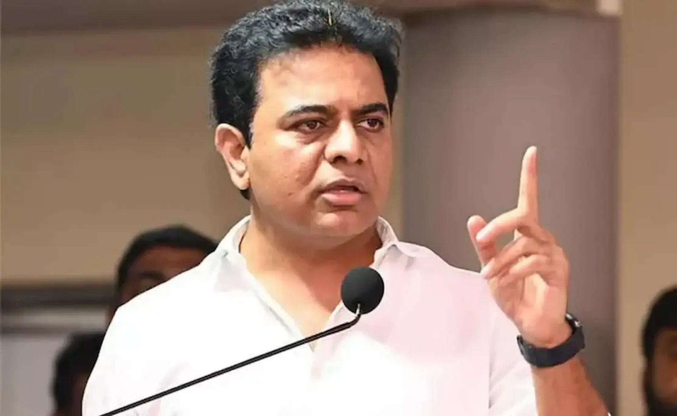 కాసేపట్లో KTR ను విచారించనున్న SIT
