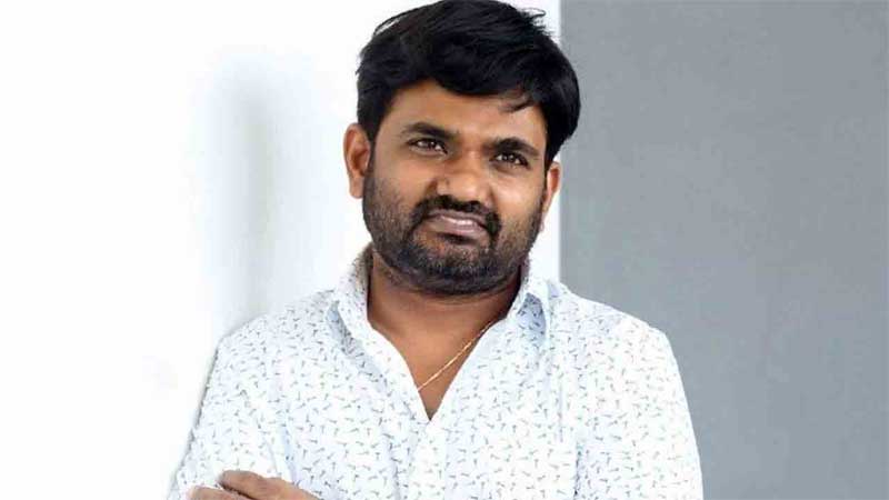 Raajasaab Director : మెగా హీరోతో మారుతి మూవీ..అసలు నిజం ఇదే !!