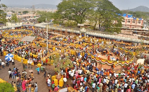 The rush of devotees continues on the third day in Medaram