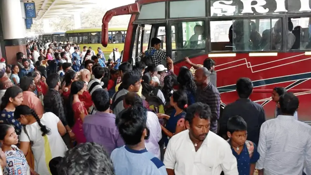 Vinukonda: ఆర్టీసీ బస్టాండ్‌లో తొక్కిసలాట.. నలుగురికి తీవ్ర గాయాలు..!