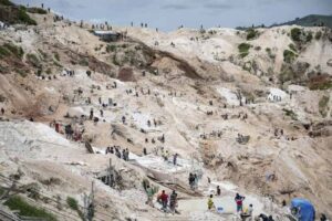 ఒక్కసారిగా మైన్ కూలడంతో 200 మంది కార్మికులు మృతి