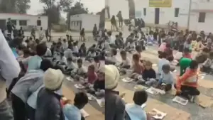 చిత్తు కాగితాల్లోనే స్కూల్ పిల్లలకు భోజనం.. ఎక్కడంటే?