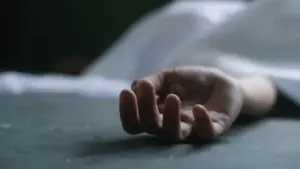 ఫాస్ట్ ఫుడ్ విషాదం.. నీట్ విద్యార్థిని మృతి