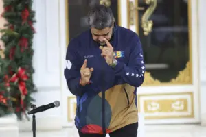 కొంప ముంచిన మదురో డ్యాన్స్ ..వీడియో వైరల్