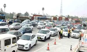 విజయవాడ వైపు 60-70వేల వాహనాలు!