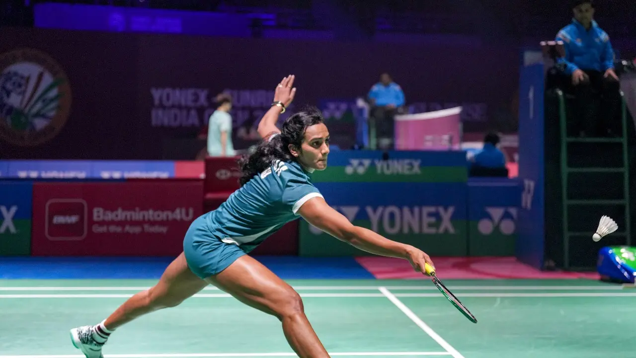 క్వార్టర్స్‌లోకి PV Sindhu