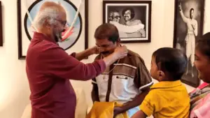 అభిమానికి గోల్డ్ చెయిన్ గిఫ్ట్‌గా ఇచ్చిన తలైవా