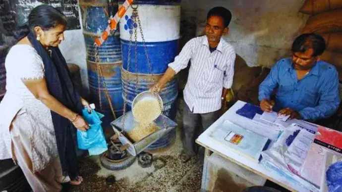 TG: Along with ration rice, 5 types of essential commodities will be provided: Minister Uttam