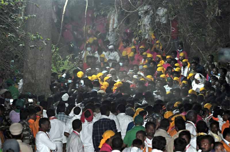 Medaram : వనం వీడిన సమ్మక్క .. కాల్పులతో ఘన స్వాగతం