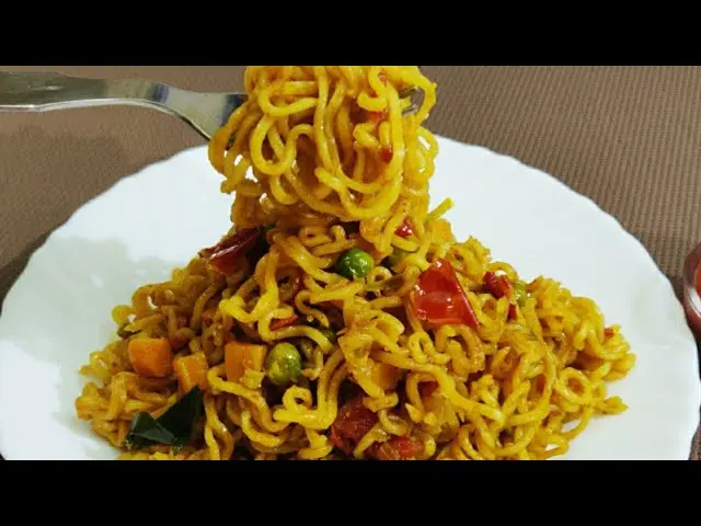 Viral Video: మ్యాగీ అమ్మి ఒక్కరోజులో రూ.21 వేలు సంపాదించాడు