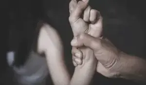 బైక్‌పై వచ్చి ఇంటర్ విద్యార్థినిని కిడ్నాప్ చేసిన దుండగులు