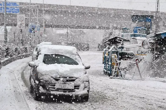 Srinagar: భారీ వర్షం కారణంగా శ్రీనగర్ విమానాశ్రయంలో అన్ని విమానాలు రద్దు