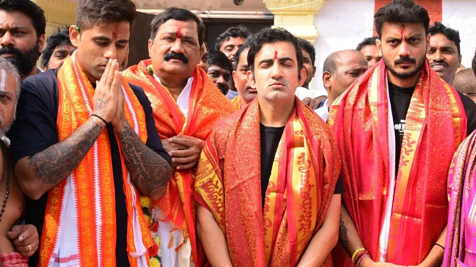 AP: సింహాచలం అప్పన్న స్వామిని దర్శించుకున్న భారత క్రికెటర్లు