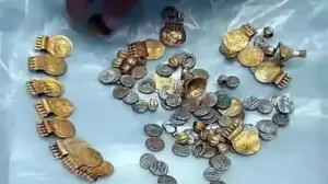 కూలి పనులు చేసుకునే వృద్ధురాలి ఇంట్లో బయటపడ్డ సంపద