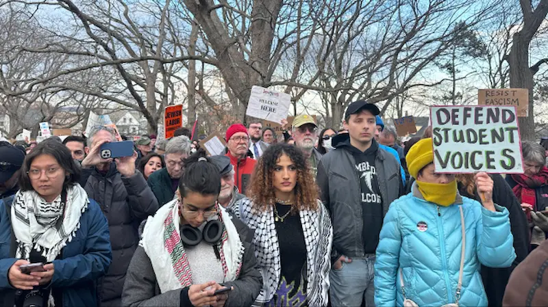 US: ట్రంప్‌ ఇమిగ్రేషన్‌ విధానాలపై అసంతృప్తితో అమెరికన్లు