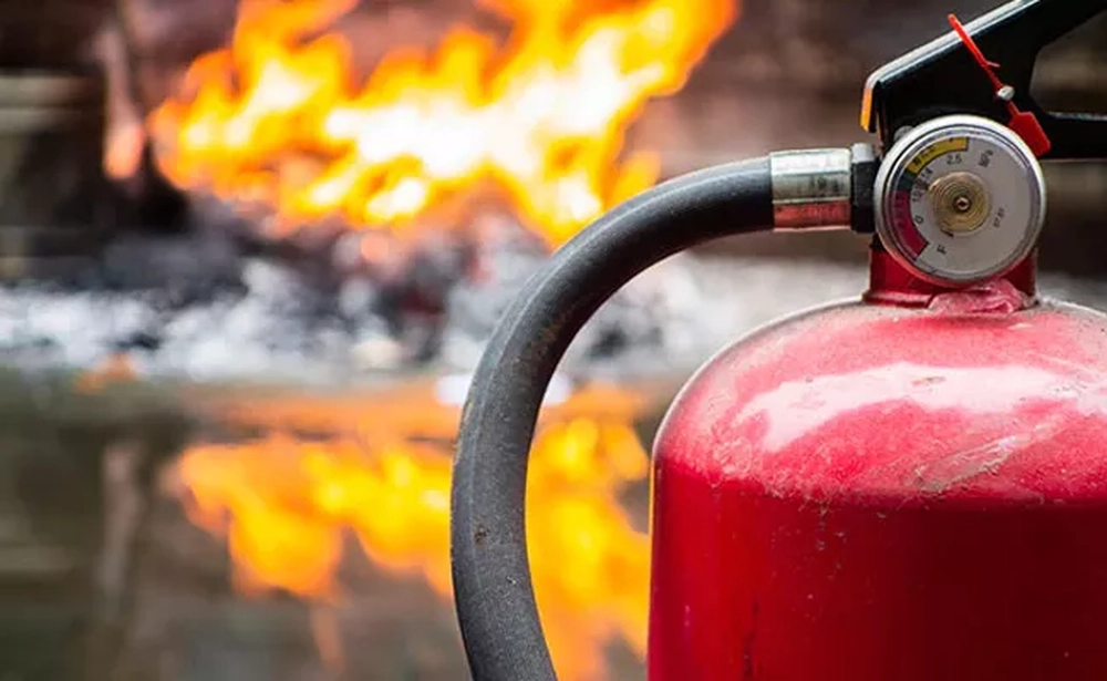 AP: డబ్బులు ఇవ్వలేదని మద్యం షాపుకు నిప్పు..