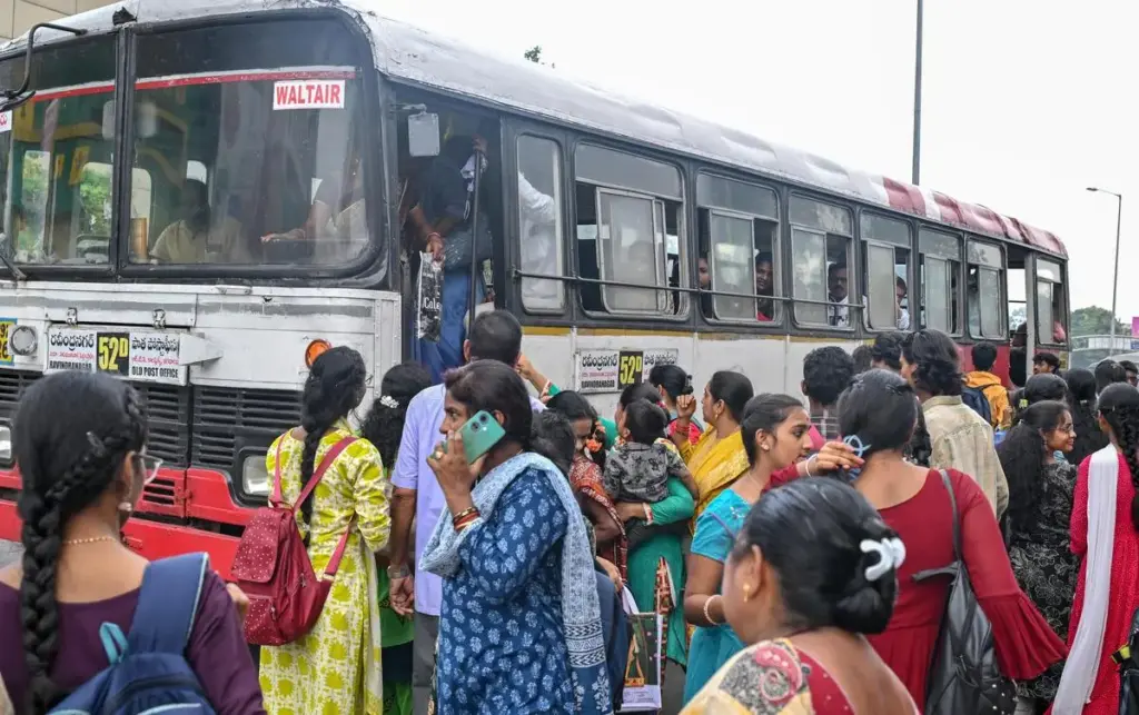 AP Stree Shakti Scheme: మహిళా ప్రయాణికుల సంఖ్య 65 శాతానికి పెరిగింది